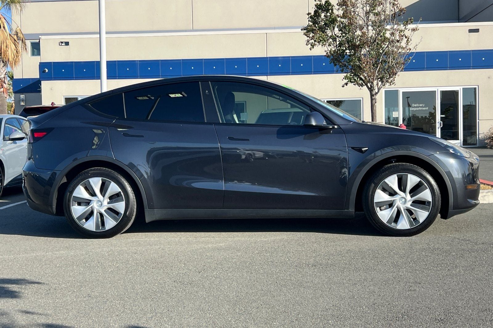 2024 Tesla Model Y Long Range 7 PASSENGER