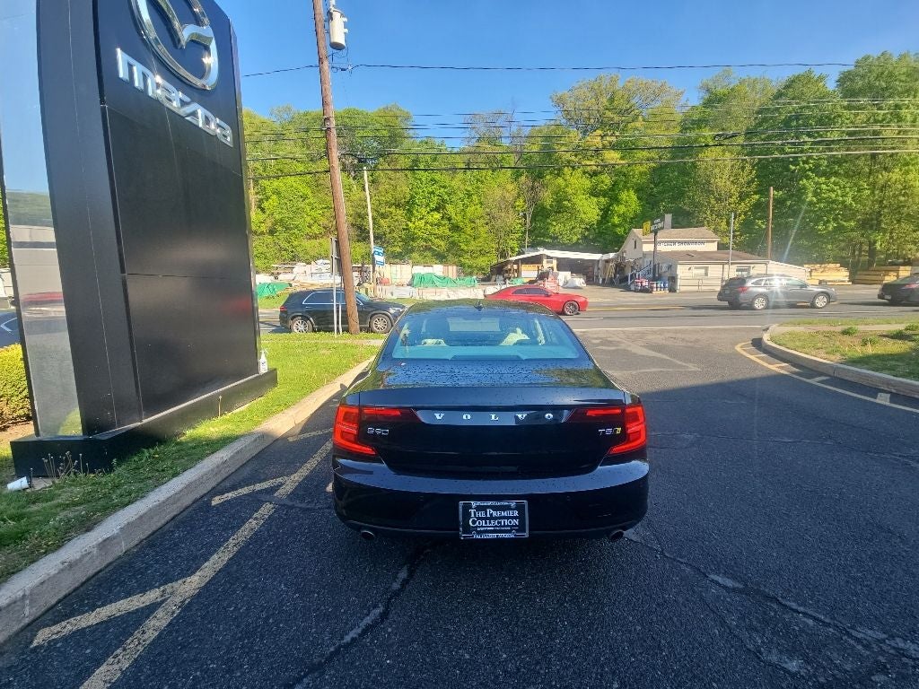 2018 Volvo S90 T5 Momentum