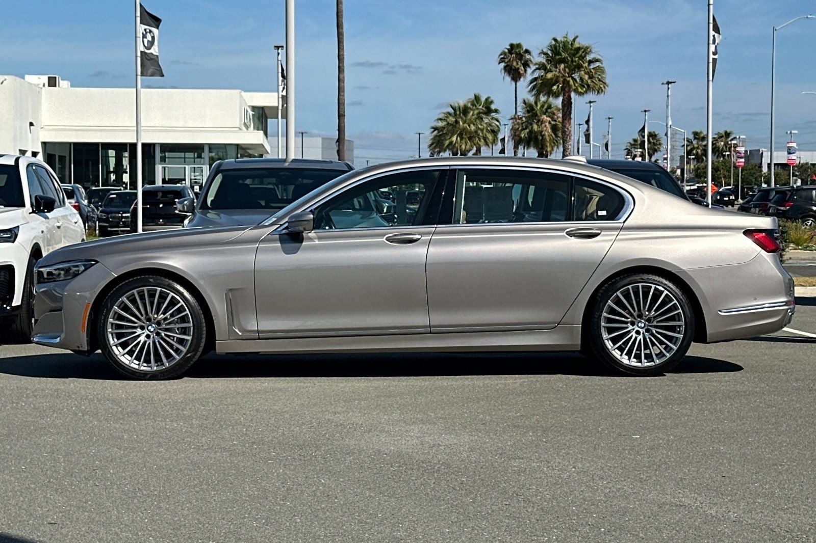 2022 BMW 7 Series 740i