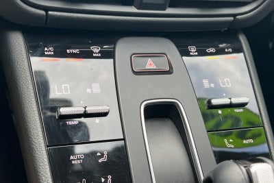 2022 Porsche Macan Base
