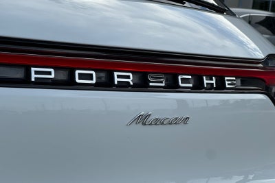 2022 Porsche Macan Base