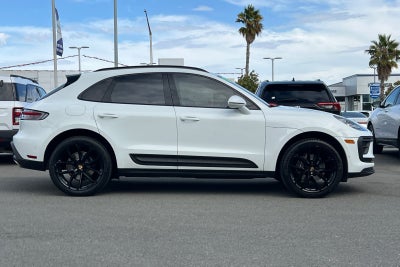2022 Porsche Macan Base