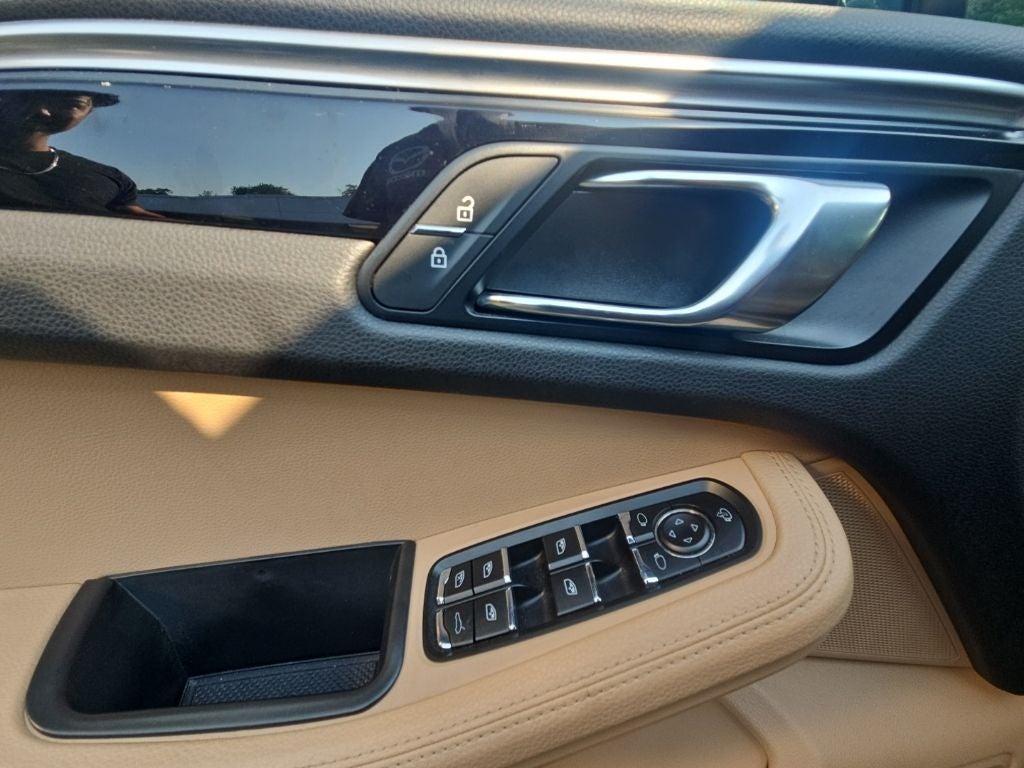 2023 Porsche Macan T