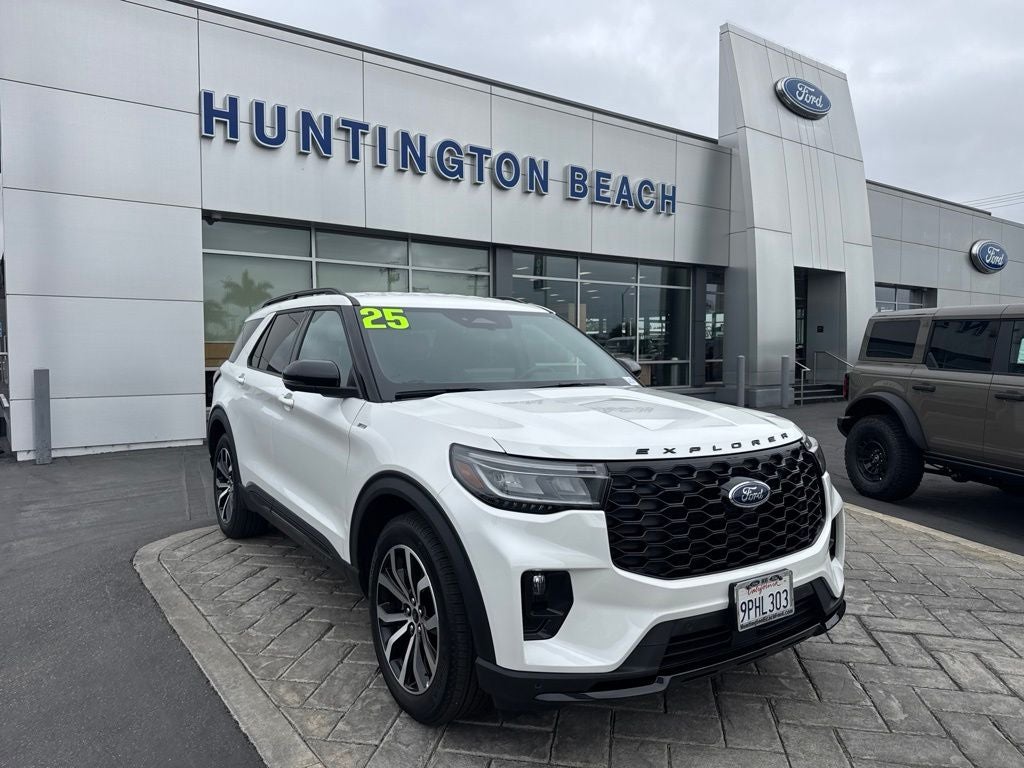 2025 Ford Explorer ST-Line