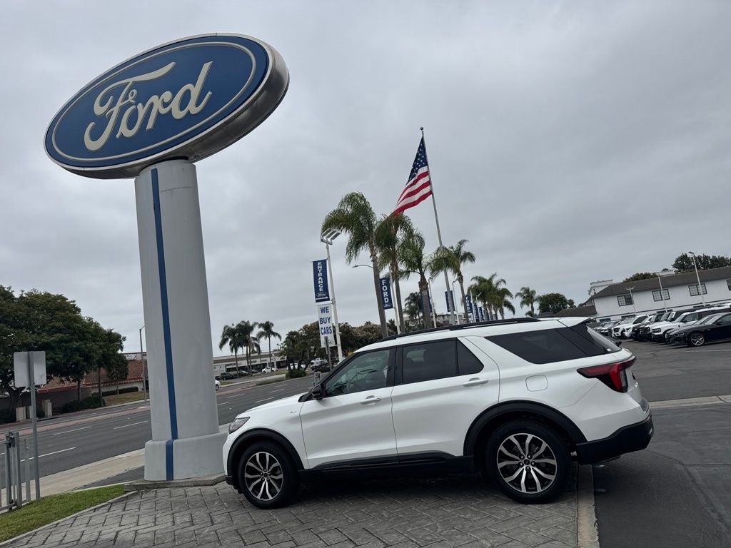 2025 Ford Explorer ST-Line