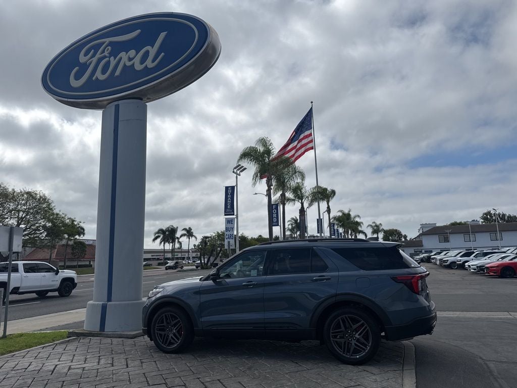 2025 Ford Explorer ST