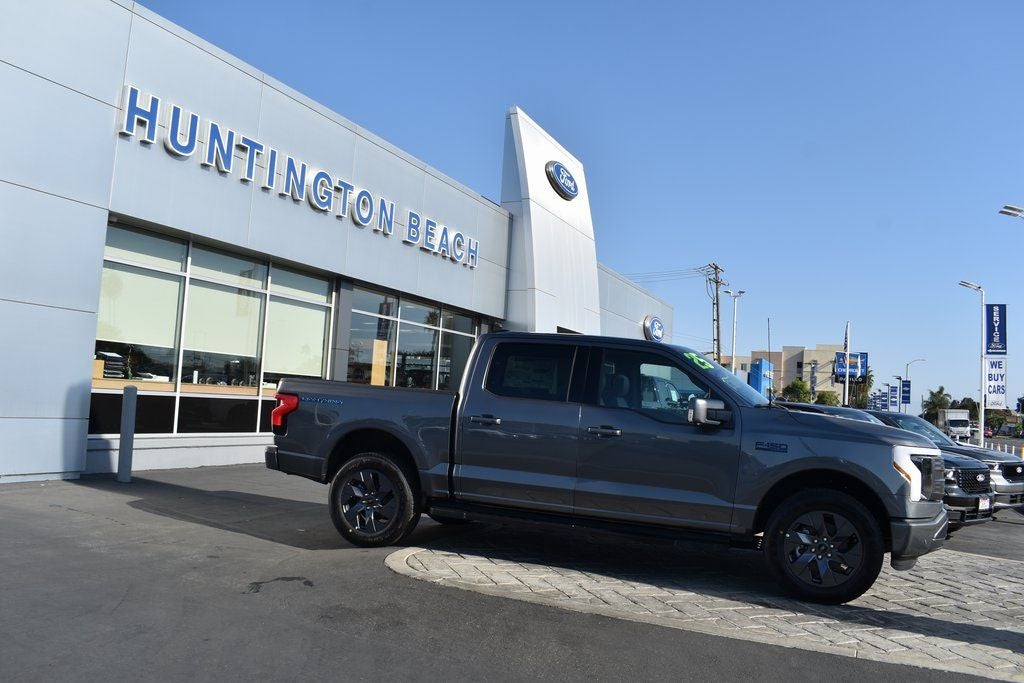 2025 Ford F-150 Lightning Lariat