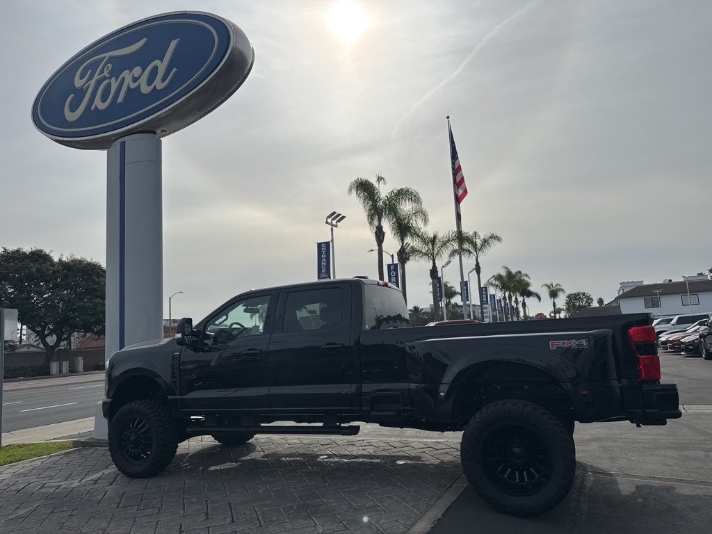 2025 Ford F-350SD Lariat DRW