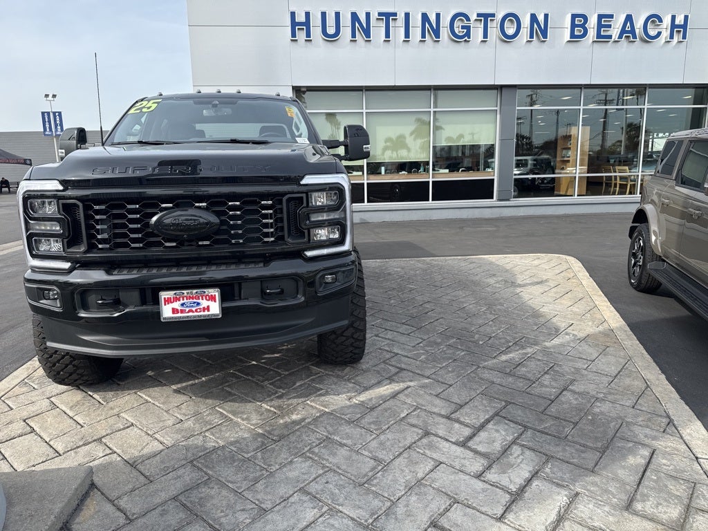 2025 Ford F-350SD Lariat DRW