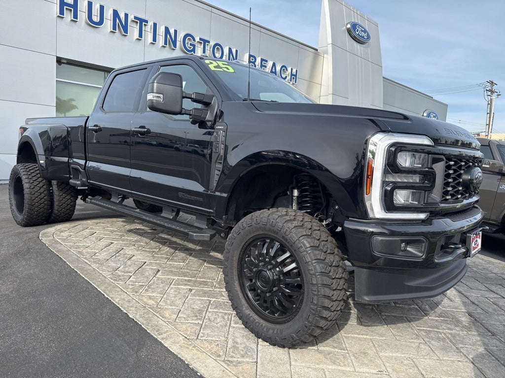 2025 Ford F-350SD Lariat DRW
