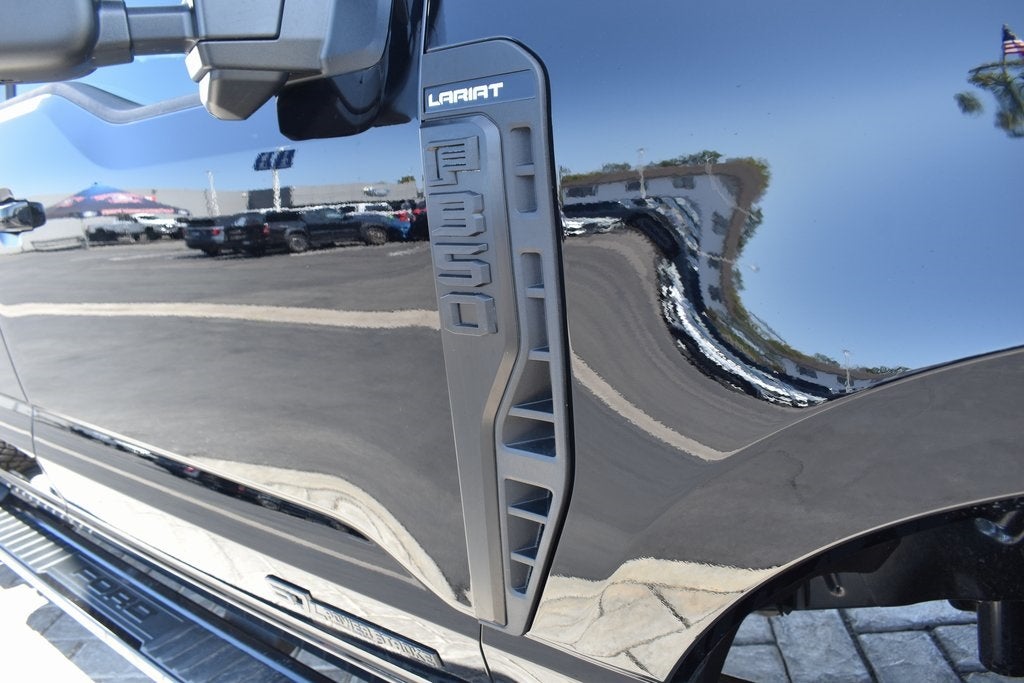 2025 Ford F-350SD Lariat DRW