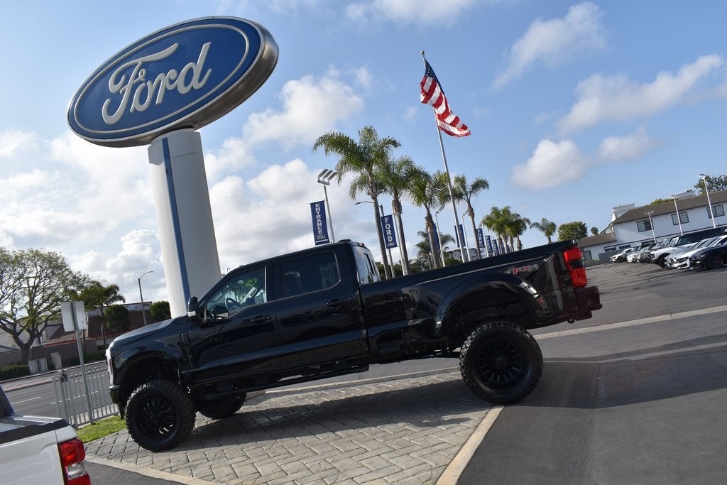 2025 Ford F-350SD Lariat DRW
