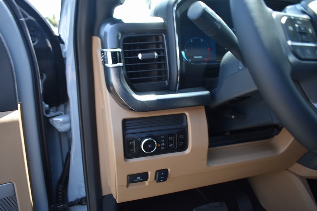 2025 Ford F-450SD Lariat DRW