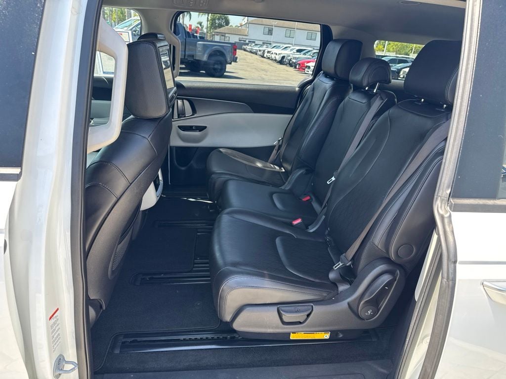 2023 Kia Carnival LX Seat Package