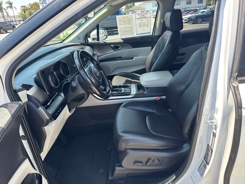 2023 Kia Carnival LX Seat Package
