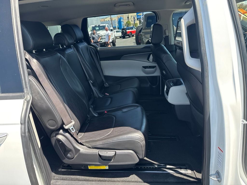 2023 Kia Carnival LX Seat Package
