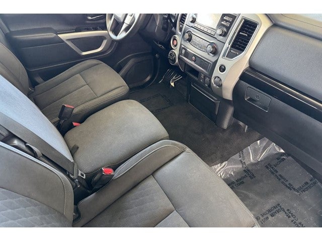 2017 Nissan Titan SV