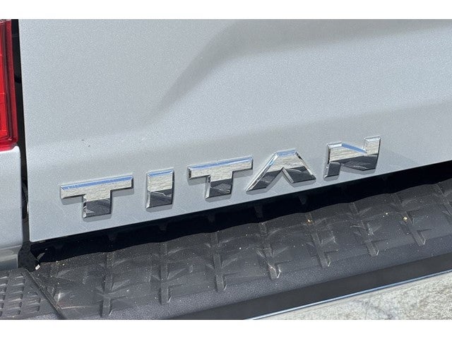 2017 Nissan Titan SV