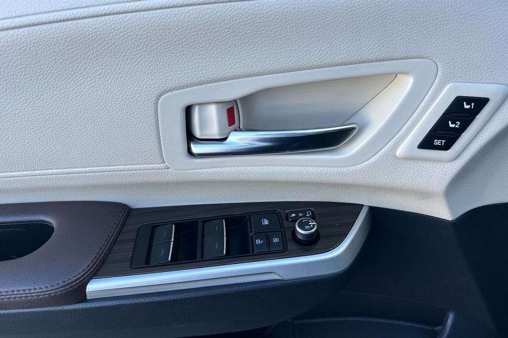 2022 Toyota Sienna Platinum 7 Passenger