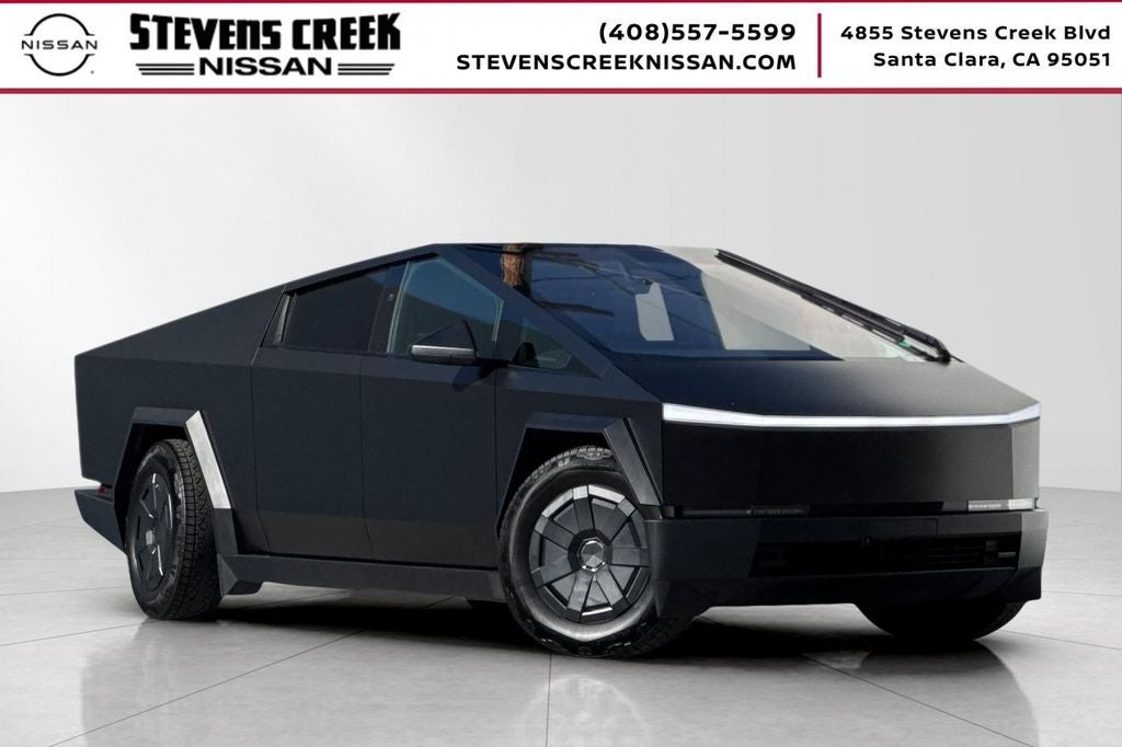 2025 Tesla Cybertruck .