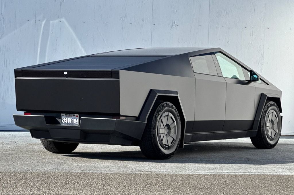2025 Tesla Cybertruck .