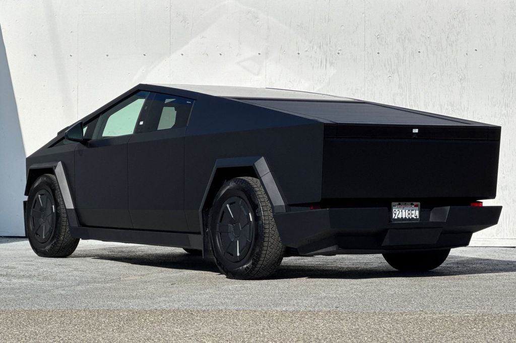 2025 Tesla Cybertruck .