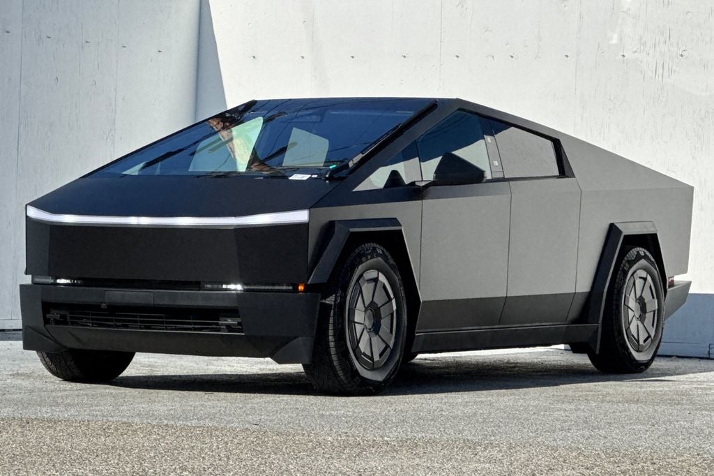 2025 Tesla Cybertruck .
