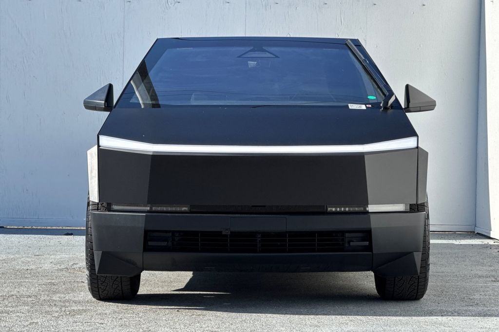 2025 Tesla Cybertruck .