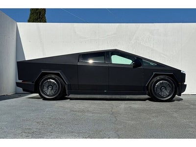 2025 Tesla Cybertruck .