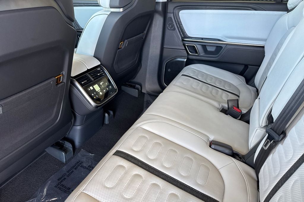 2023 Rivian R1S Adventure