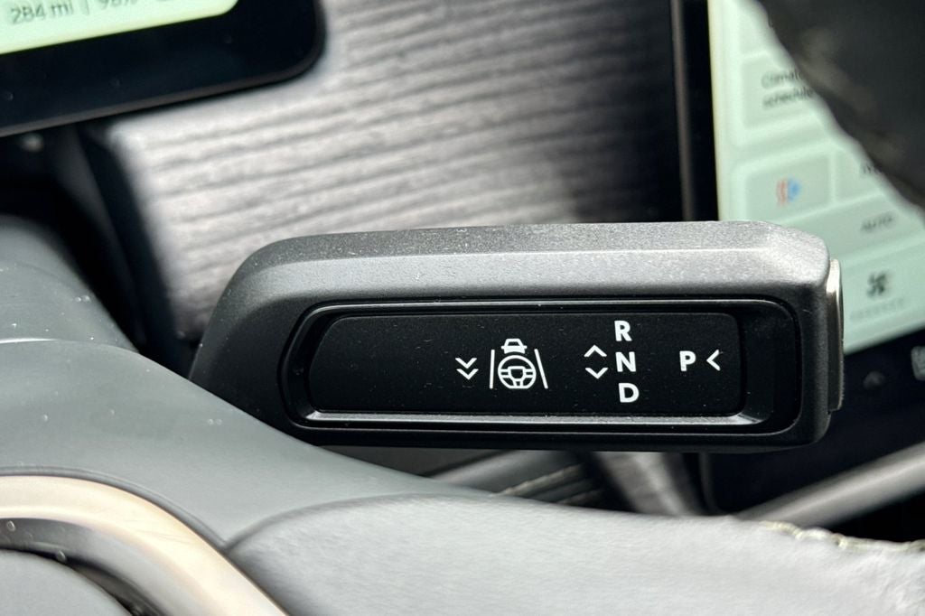 2024 Rivian R1S Adventure