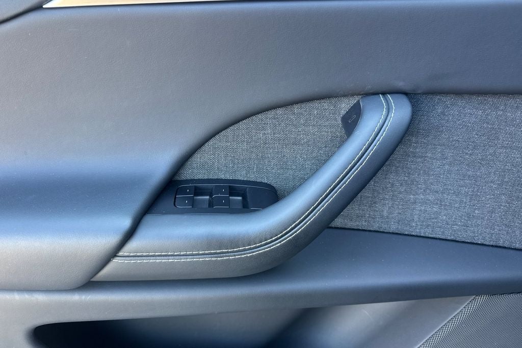 2022 Tesla Model X Base