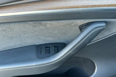2023 Tesla Model Y HW4