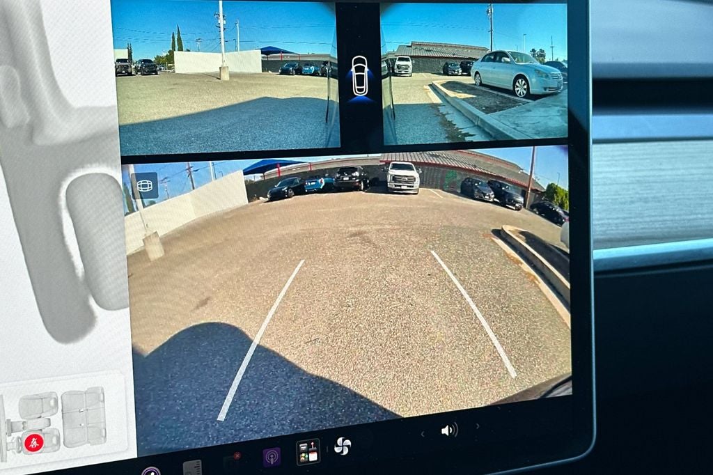 2023 Tesla Model Y HW4