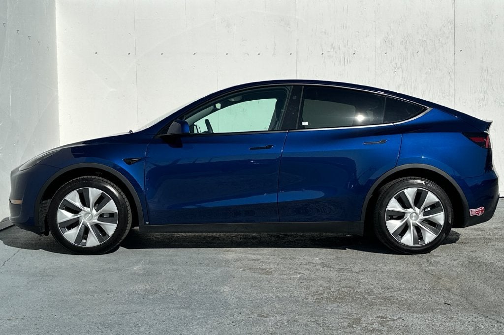2023 Tesla Model Y HW4