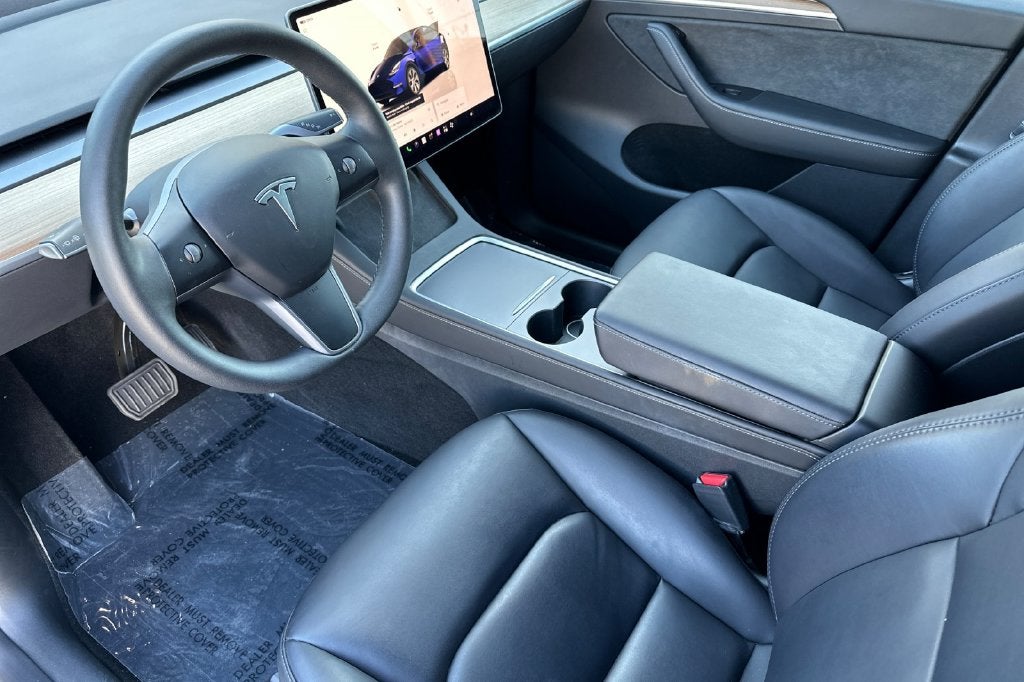 2023 Tesla Model Y HW4