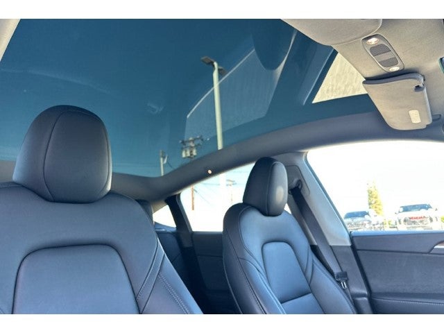 2023 Tesla Model Y HW4