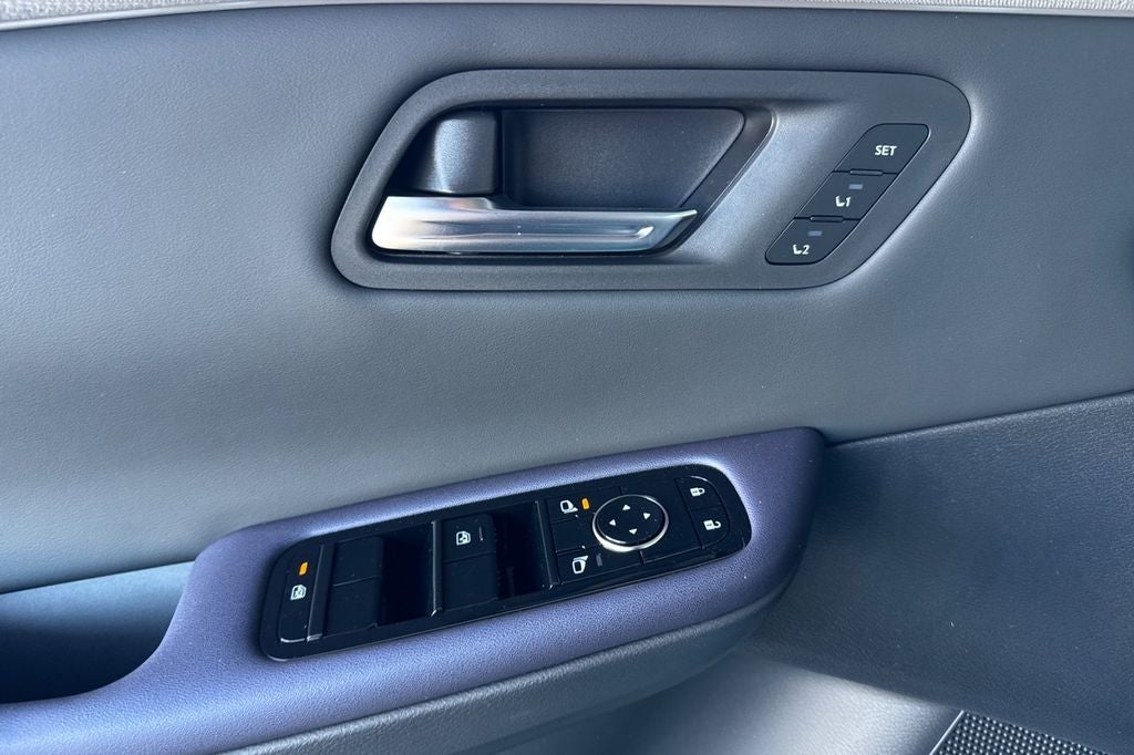 2026 Nissan LEAF Platinum+