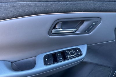 2026 Nissan LEAF Platinum+