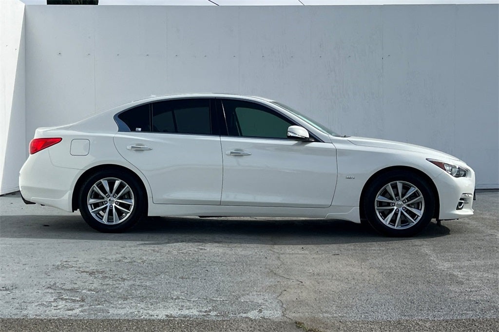 2017 INFINITI Q50 Premium