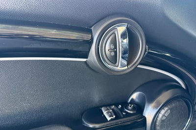 2023 MINI Cooper SE Electric .