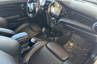 2023 MINI Cooper SE Electric .