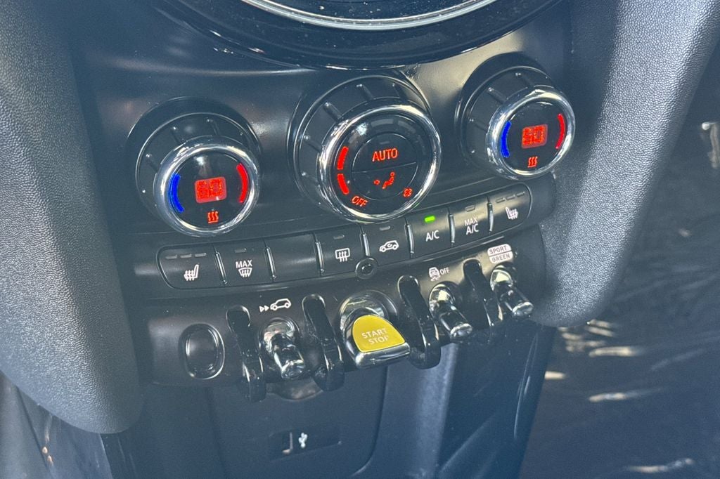 2023 MINI Cooper SE Electric .