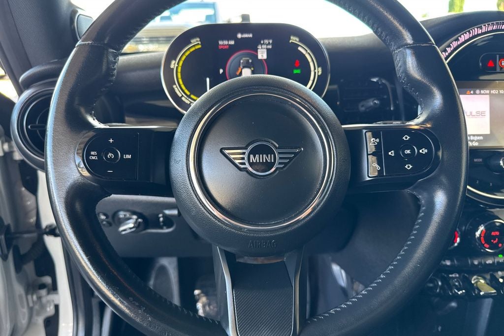 2023 MINI Cooper SE Electric .