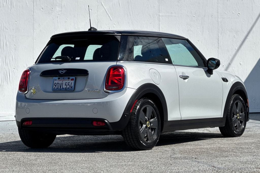 2023 MINI Cooper SE Electric .