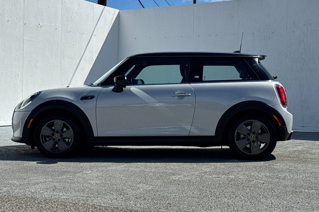 2023 MINI Cooper SE Electric .