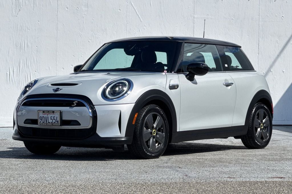 2023 MINI Cooper SE Electric .