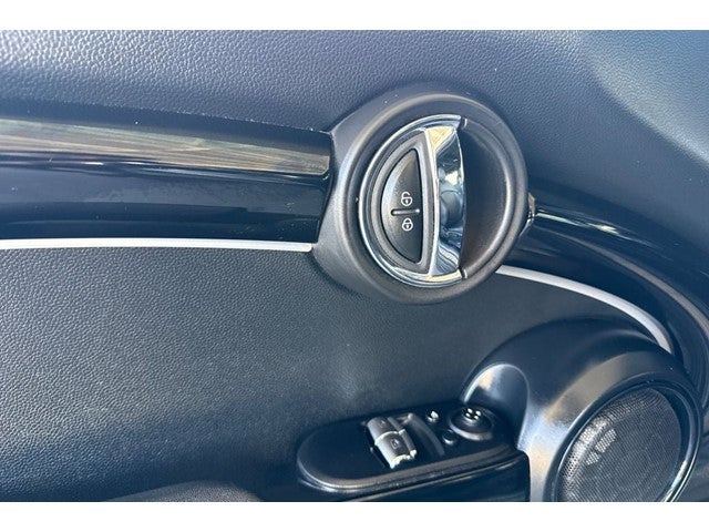 2023 MINI Cooper SE Electric .