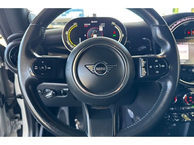 2023 MINI Cooper SE Electric .