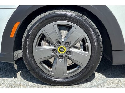 2023 MINI Cooper SE Electric .